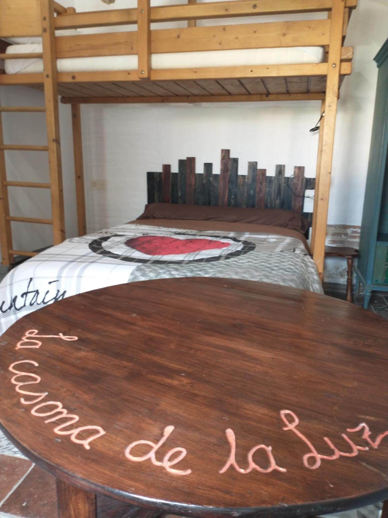 La Casona De La Luz Hostel Гуадикс Стая снимка